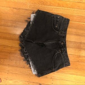 Levi’s 560 black cutoff shorts